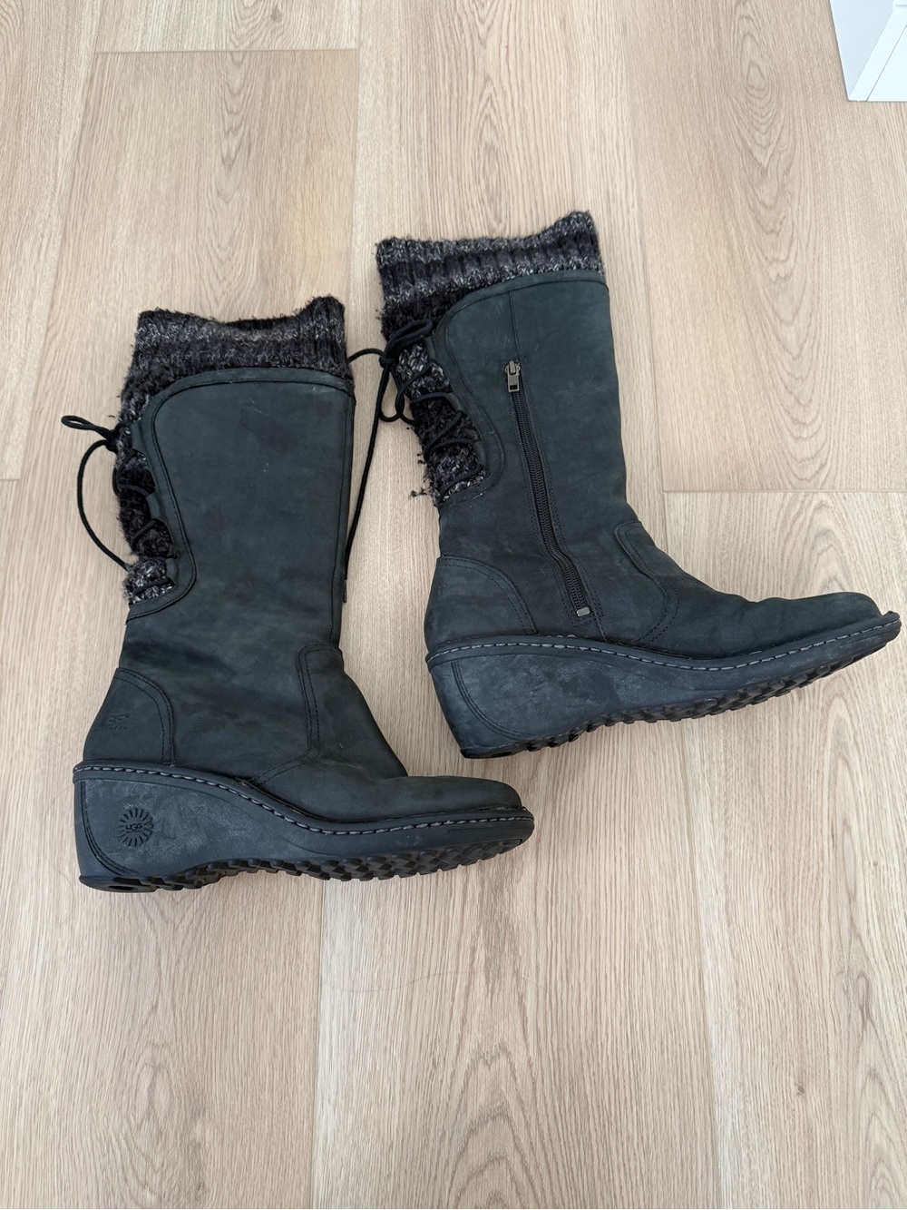 UGG Skylair 1936 Black Knit
Cuff Wedge Boots
Women's 9
